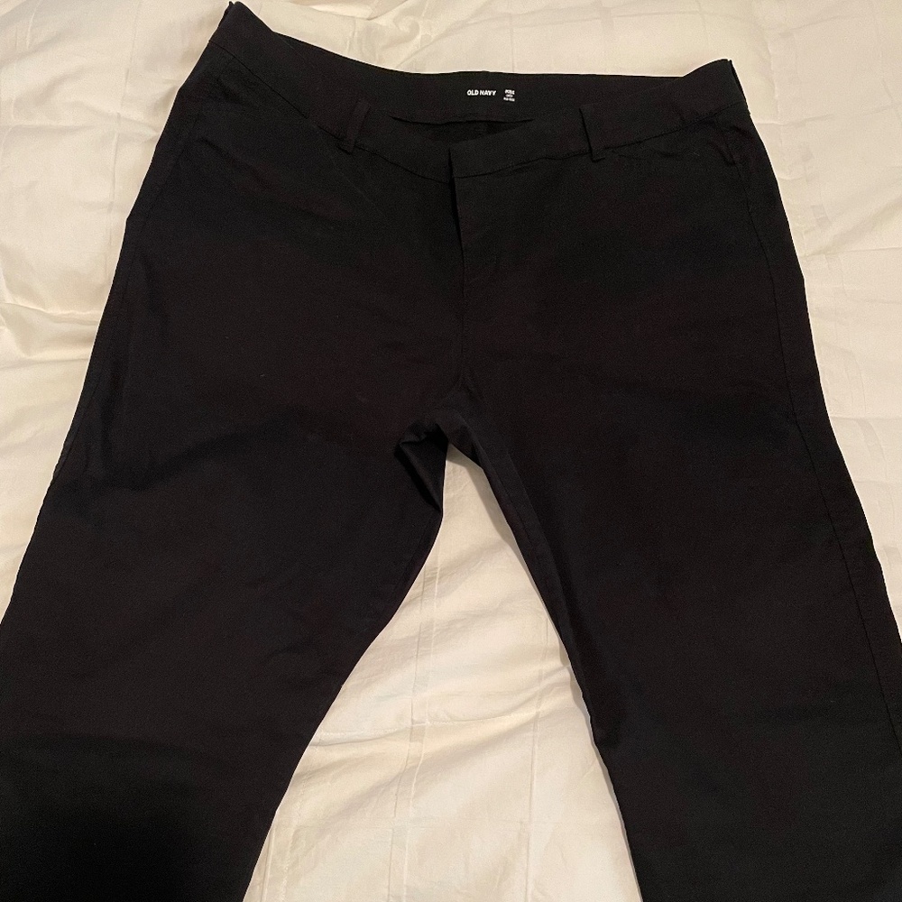 NWOT Old Navy Pixie Crop Mid-Rise Chinos